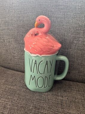 Rae Dunn Vacay Mode Flamingo Lid Mug NEW
- Mint Green & Pink